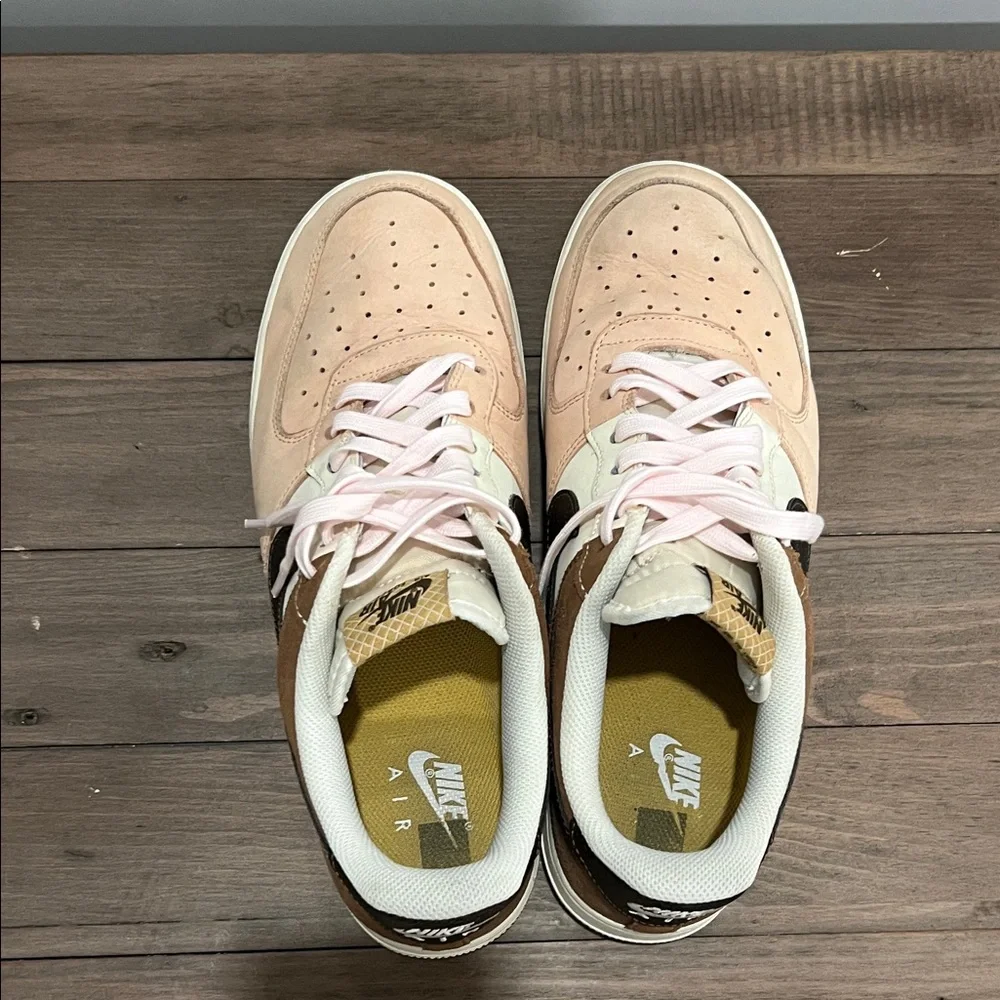 Nike Air Force 1 Low in Tan and Cream with Pink Accents - Picture 4 of 9